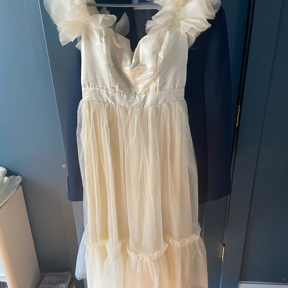 Light cream dress - Picture 2 of 2